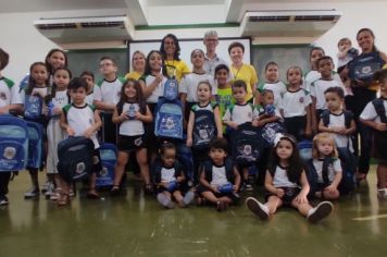 Foto - ENTREGA SIMBOLICA DE MOCHILAS 2024 