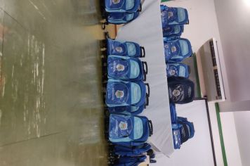 Foto - ENTREGA SIMBOLICA DE MOCHILAS 2024 