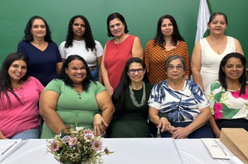 PREFEITURA ENTREGA CERTIFICADOS DO CURSO DE CUIDADOR DE IDOSOS A 11 FORMANDAS EM BANDEIRANTES
