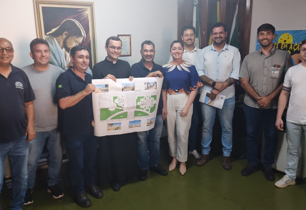 REFORMA DA PRAÇA DO SANTUÁRIO SANTA TEREZINHA É TEMA DE REUNIÃO NA PREFEITURA