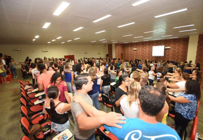 Antes do início da aulas, educadores participaram de capacitação